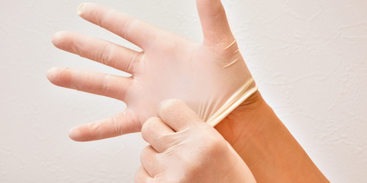 ニトリルグローブとは？特徴やメリット・デメリットを徹底解説